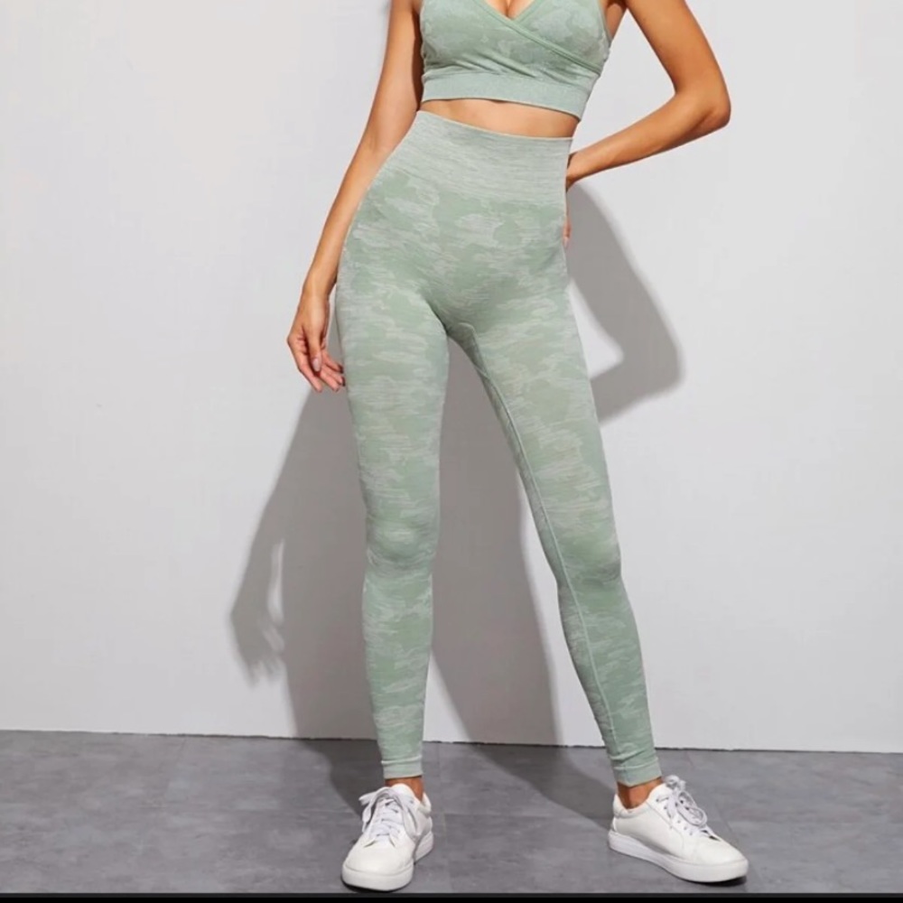 Athletic leggings